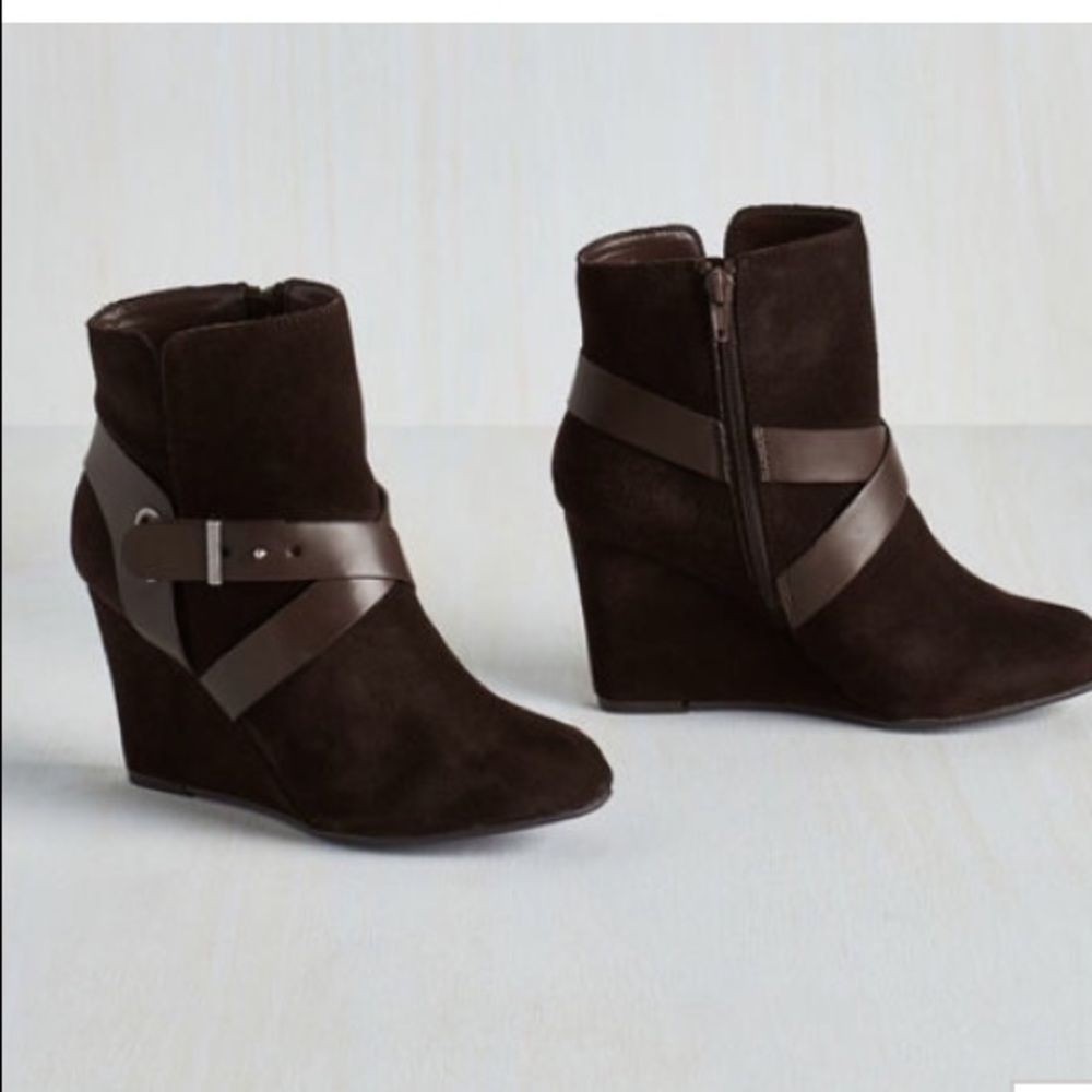 🎉HP🎉Chinese Laundry Suede Wedged Booties sz 9.5